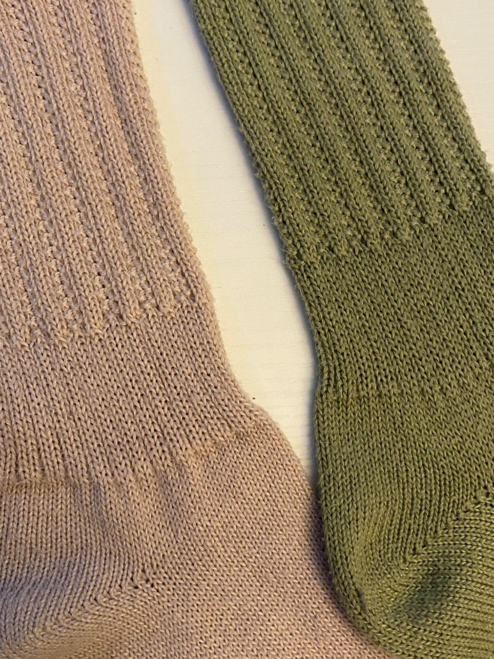 Dr. Seuss The Grinch Embroidered Ribbed Crew Socks Set 2 Pairs Women’s O/S - Picture 6 of 8